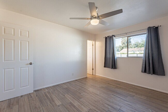 Building Photo - 8416 E Rancho Vista Dr