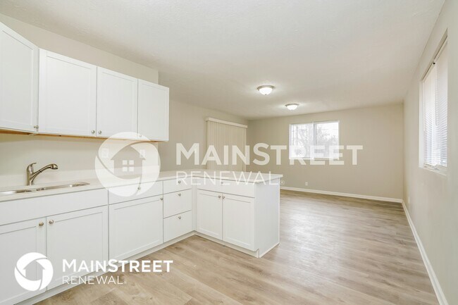 Building Photo - 1141 N Rochester Ave