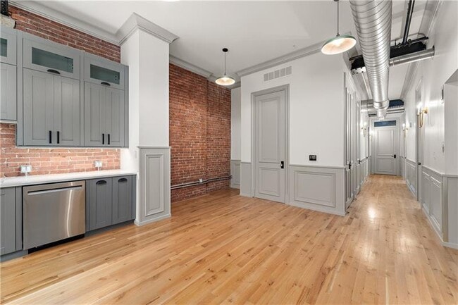 Building Photo - 915 Liberty Ave