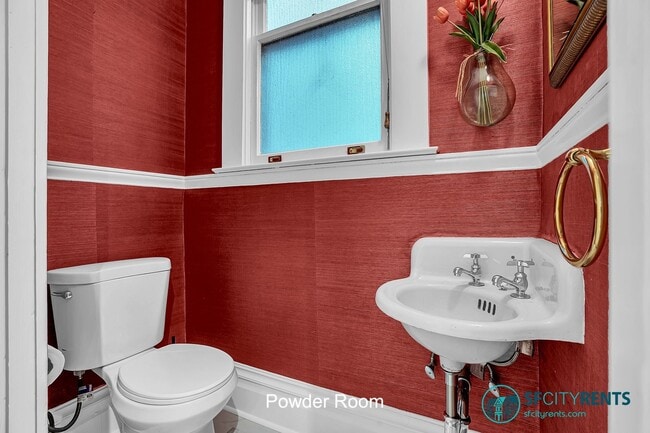 Building Photo - Sun-filled Presidio Heights Residence w/ Private Deck, Hot Tub & Garage Parking