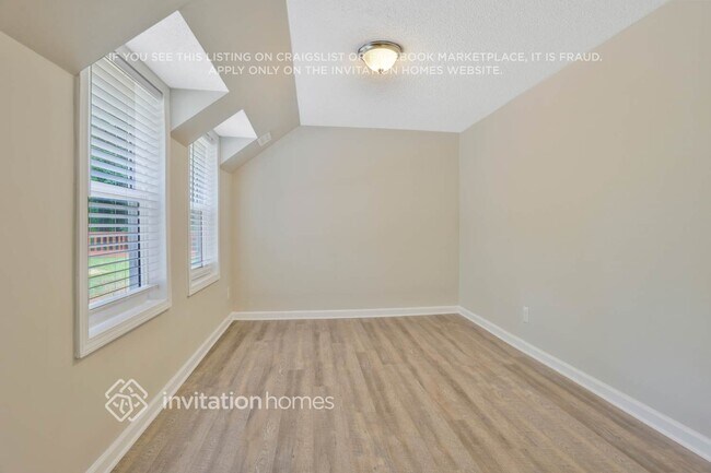 Building Photo - 5789 Chisholm Trail SW