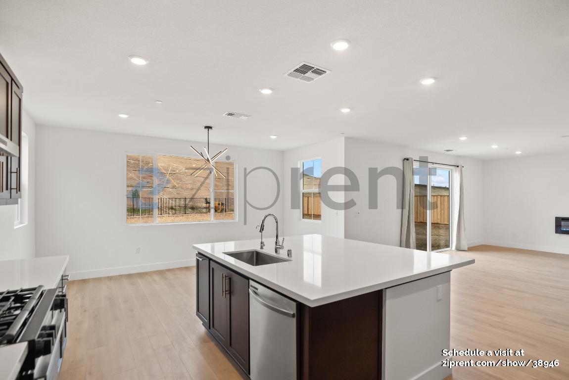 Building Photo - 7799 Lamplight Ct