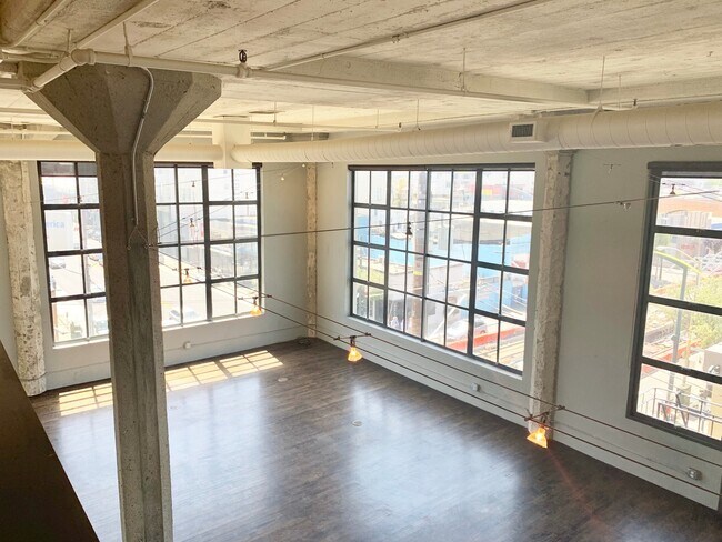 Building Photo - STUNNING LARGE CORNER LIVE/WORK 1 BED+ DEN...