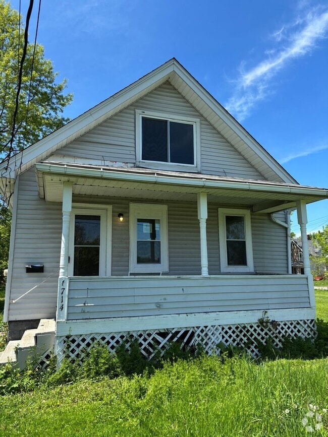 Building Photo - Section 8 Accepted! 3br 2-Story House
