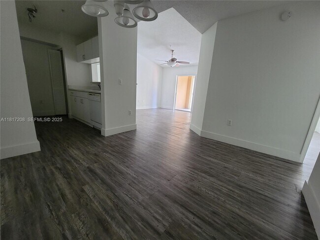 Building Photo - 4844 N State Rd 7