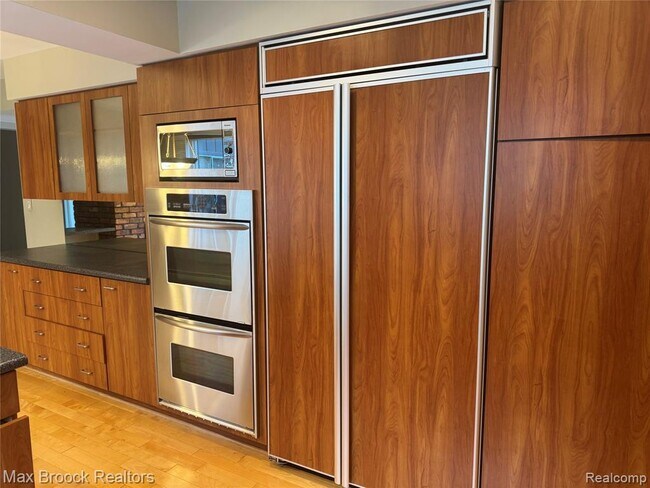 Building Photo - 3200 Hartslock Woods Dr