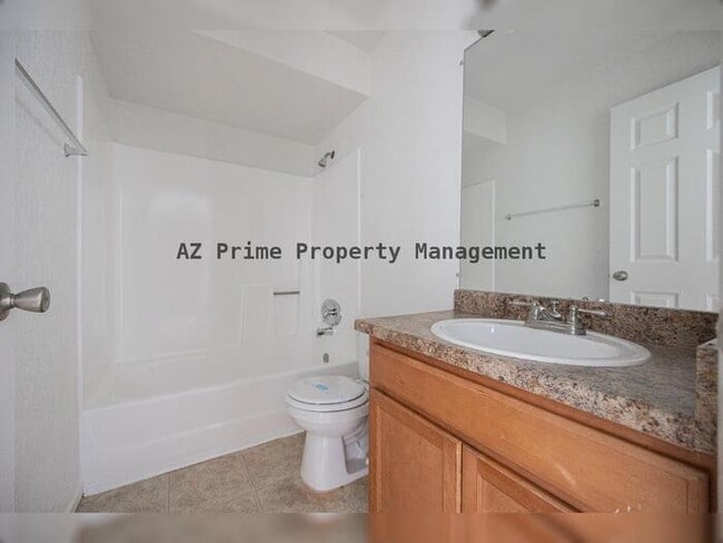 Building Photo - 4828 W Orangewood Ave