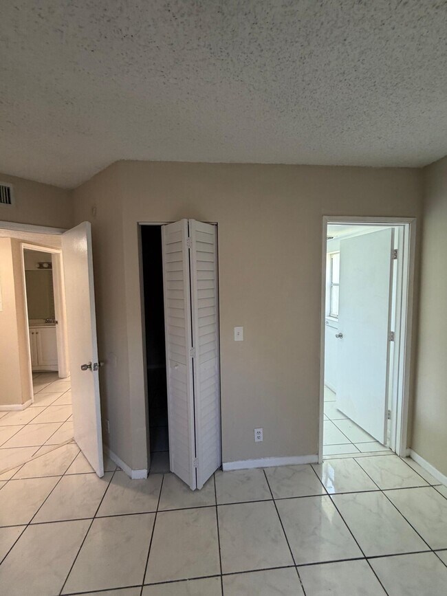 Building Photo - 11441 NW 35th St