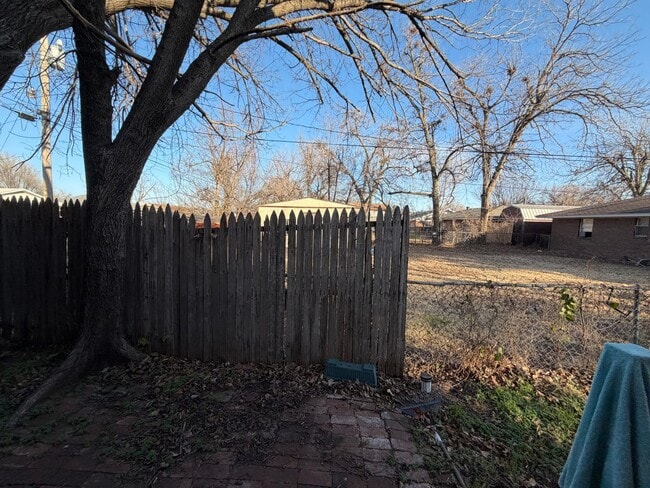 Building Photo - 1 bedroom 1 bath - downstairs