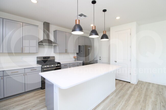 Building Photo - 7549 N 125th Dr