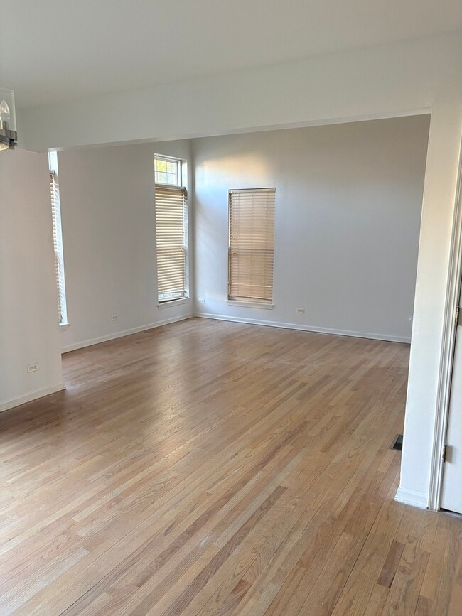 Building Photo - 610 Daisy Ln