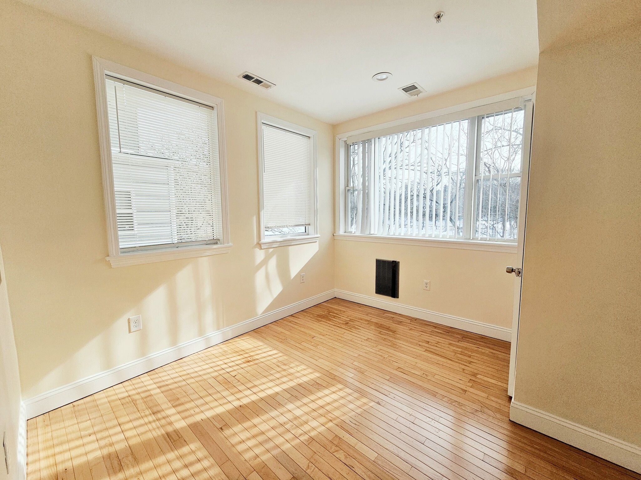 Building Photo - 1803 Beacon St