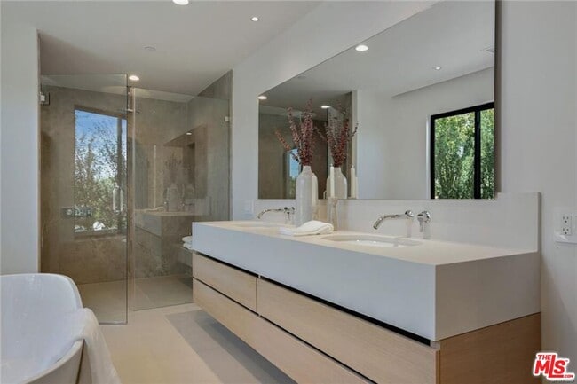 Building Photo - 4939 Petit Ave