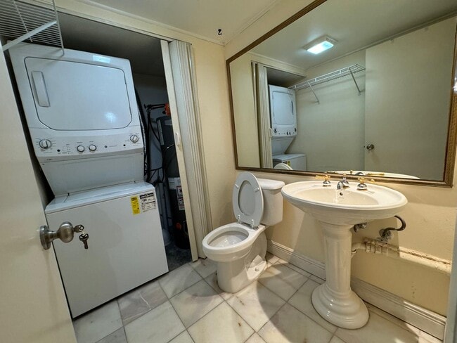 Building Photo - 2311 23rd Ln