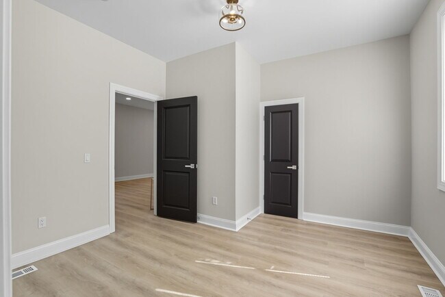 Building Photo - 136 S Spencer Ave