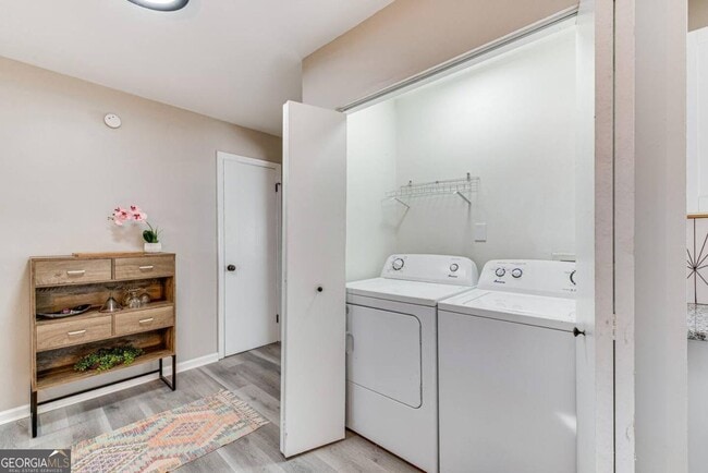 Building Photo - 6385 Lobelia Rd SW