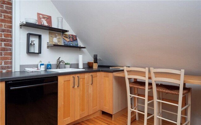 Building Photo - 3-14 Belair Ave