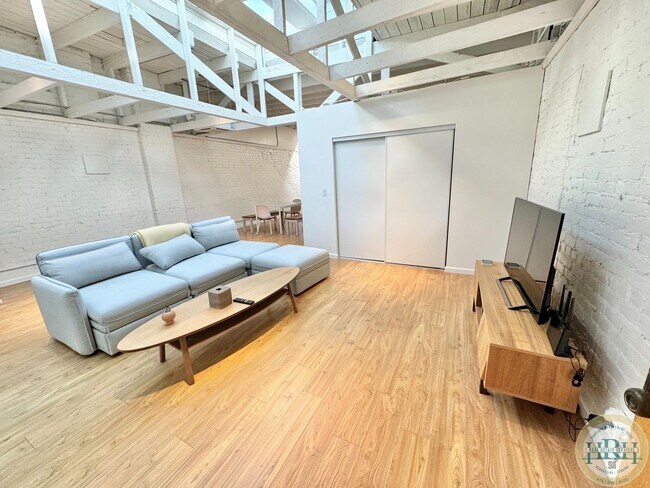 Building Photo - Huge Spacious 1BR|1BA loft in Lower Haight