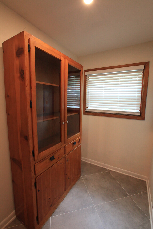 Building Photo - 308 S Baird Ln