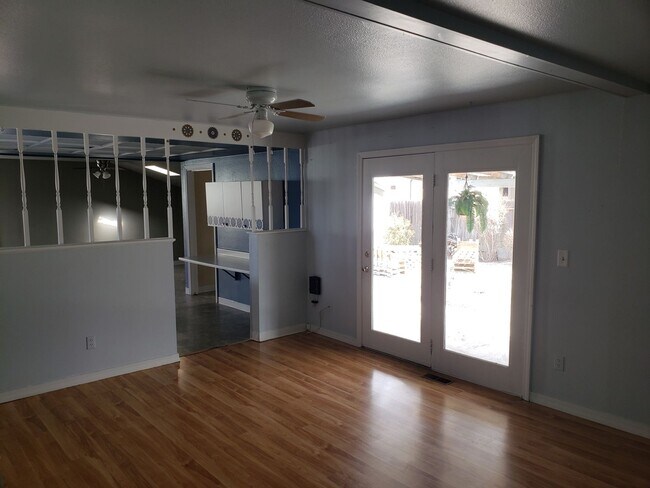 Building Photo - Available NOW - North End 3 bed 2 bath with a Fenced Yard