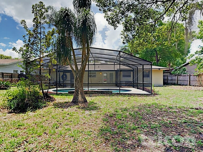 Building Photo - 120 N Alderwood St