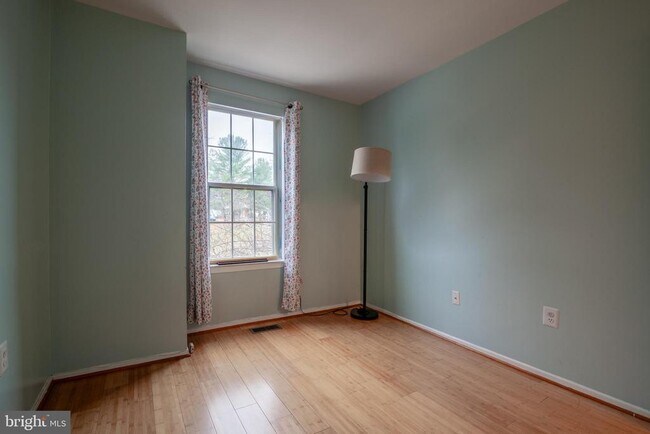 Building Photo - 14624 Monmouth Dr