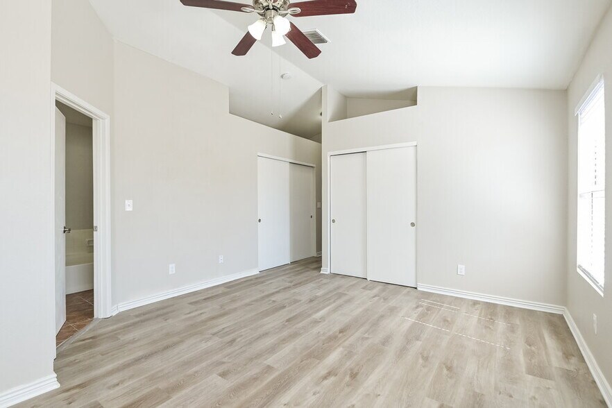 Building Photo - 2571 W Blaine Ct