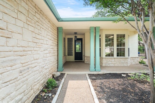 Building Photo - 104 Bronco Cir