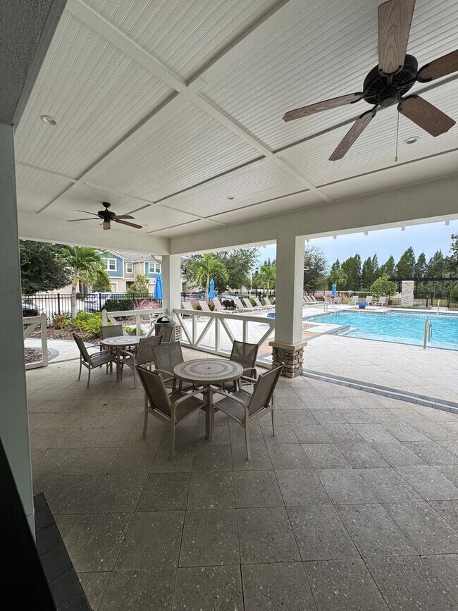 Building Photo - Beautifully maintained 3-bedroom, 2.5-bath townhome