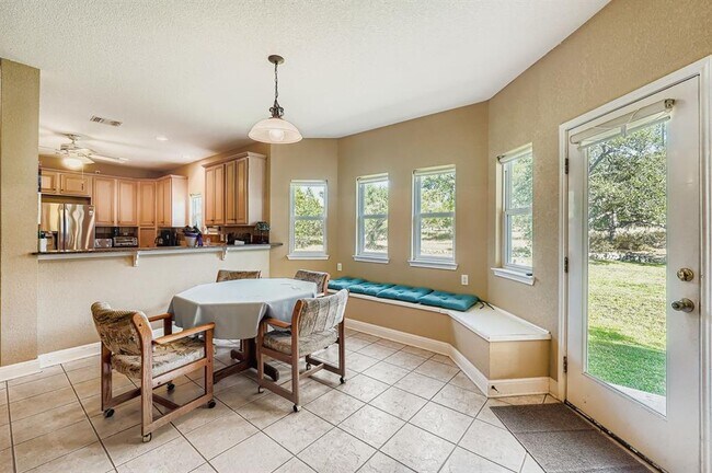 Building Photo - 900 Wayside Dr