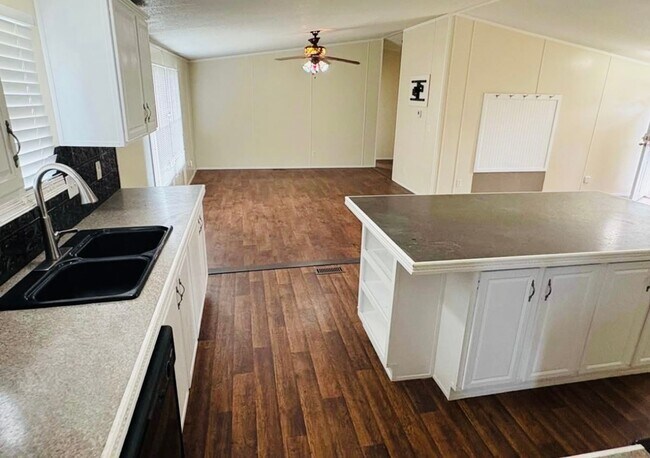 Building Photo - 3br 2ba on 1.5 acres in Blanchard!!