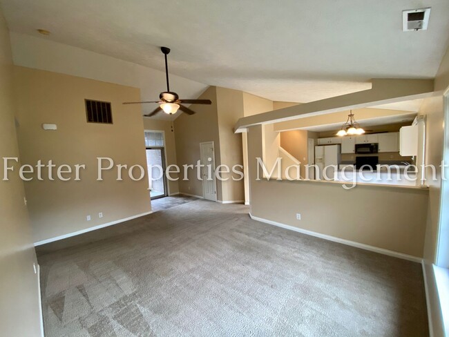Building Photo - 3 Bedroom East Side Home!