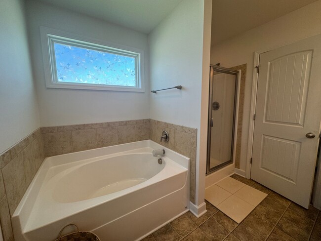 Building Photo - Beautiful home! Minutes to Surf City!