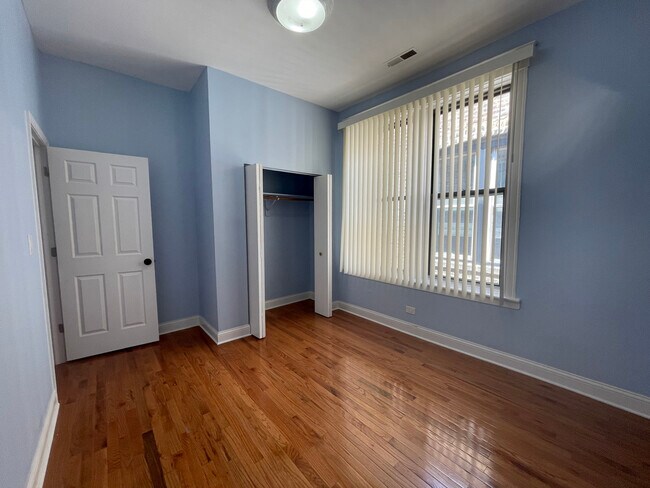 Building Photo - 1039 S Racine Ave
