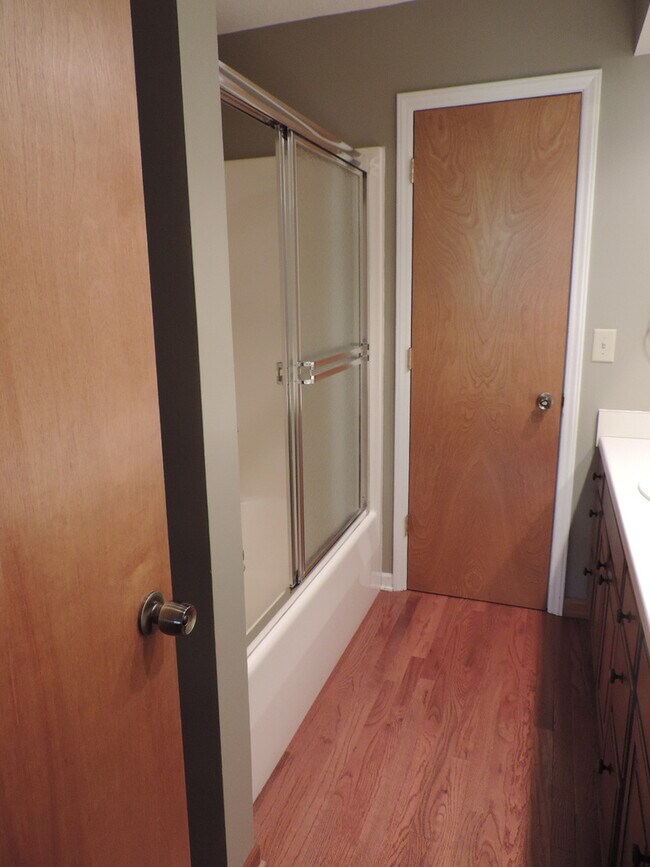 Building Photo - 404 Wintergreen Dr