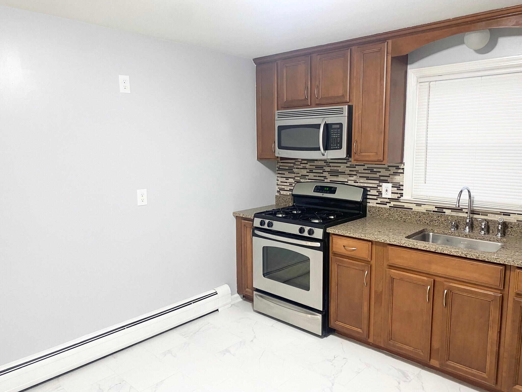 Building Photo - 317 Alexander Ave