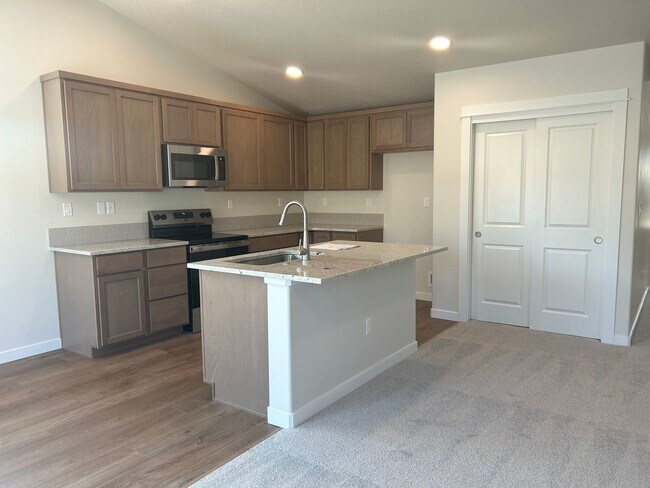 Building Photo - Brand New Home 3 Bedroom Home In Star!