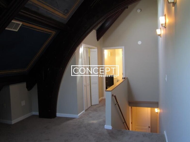 Building Photo - 17 Bow St