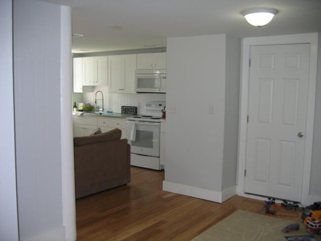 Building Photo - 11 Great Boars Head Ave