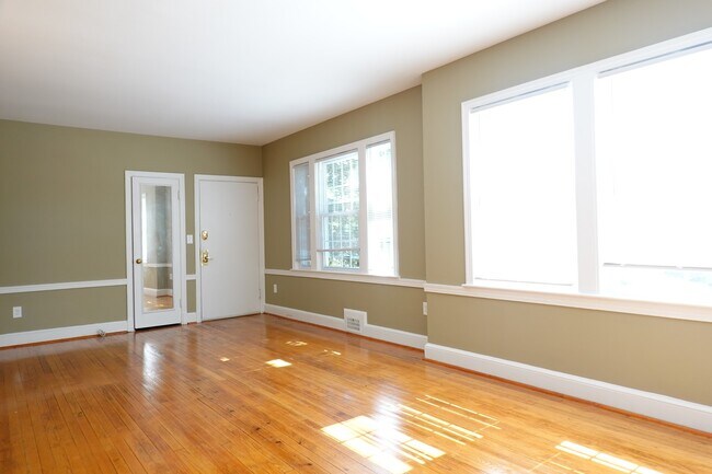 Building Photo - 800 Maplewood Ave