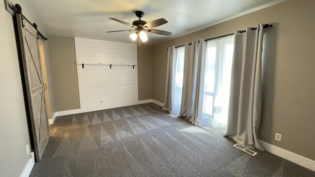 Building Photo - 4420 W Skye Dr