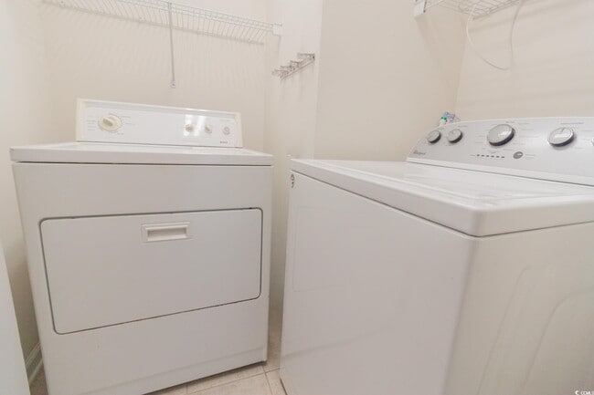 Building Photo - 211 Connemara Dr