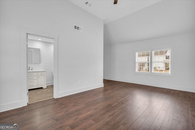 Building Photo - 713 N Lakeshore Dr