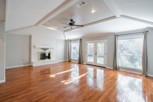 Building Photo - 19 Lancelot Ln