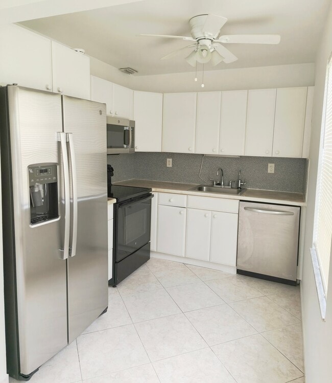 Building Photo - 122 Normandy Ln
