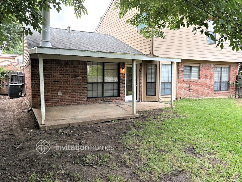 Building Photo - 6001 Rocky Point Dr