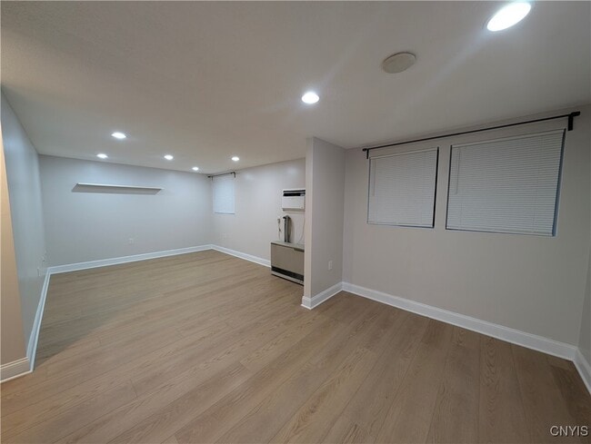 Building Photo - 273 Watertree Dr