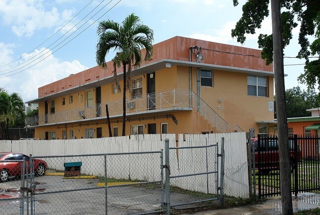 Primary Photo - Klutho House Apartments