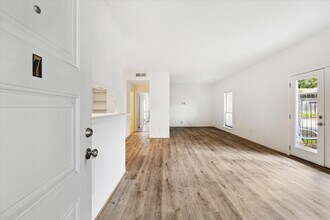 Building Photo - 2425 Augusta Dr