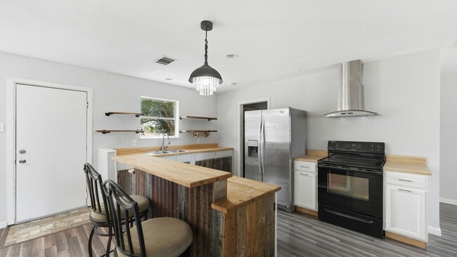 Building Photo - 200 Valley Acres Dr